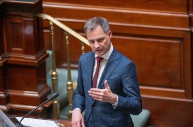 Premier Alexander De Croo in der Kammer (Bild: Jonas Roosens/Belga)