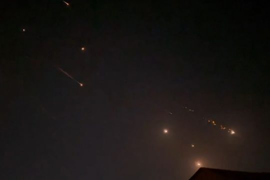 Explosionen am Himmel über Hebron im israelisch besetzten Westjordanland