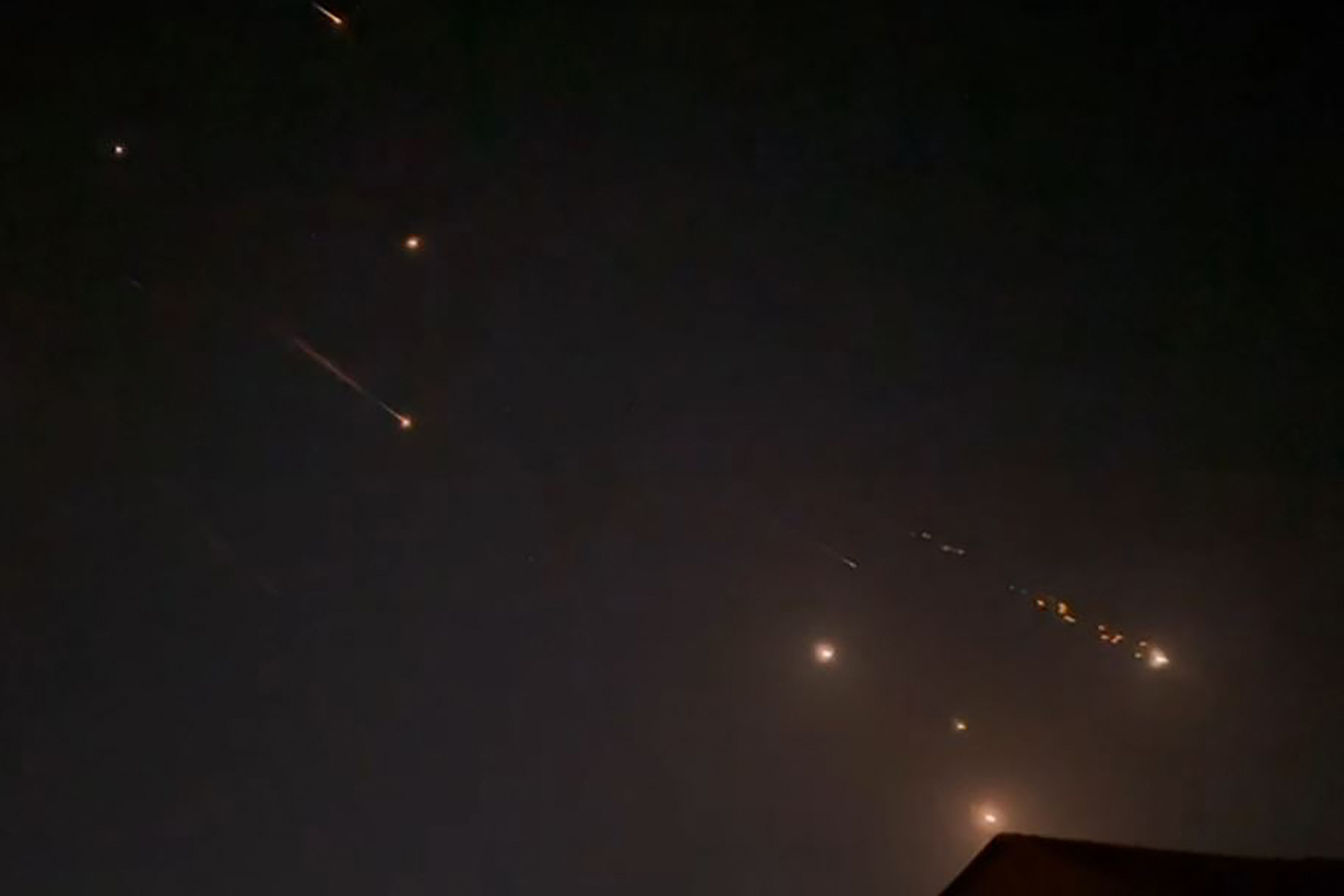 Explosionen am Himmel über Hebron im israelisch besetzten Westjordanland