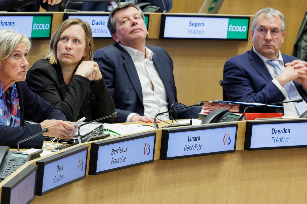 (vlnr.) Die Minister Françoise Bertiaux, Benedicte Linard, Frederic Daerden und Ministerpräsident Pierre-Yves Jeholet am Donnerstag bei der Plenarsitzung im Parlament der Französischen Gemeinschaft in Brüssel