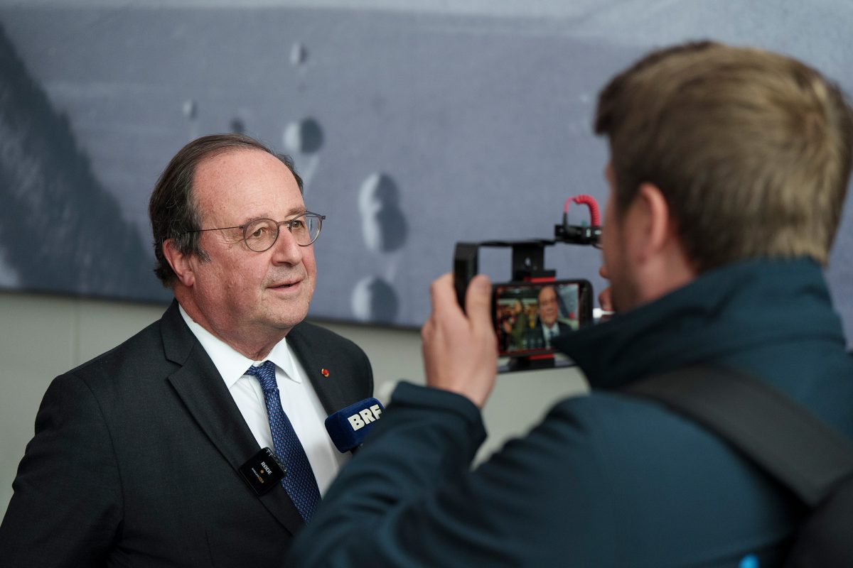 François Hollande war beim Kolloquium in Bastogne ein viel gefragter Mann