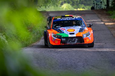 Die Hyundai tragen wieder die irischen Farben in Gedenken an Craig Breen, der letztes Jahr bei Testfahrten im Vorfeld der Rallye Kroatien tödlich verunglückte