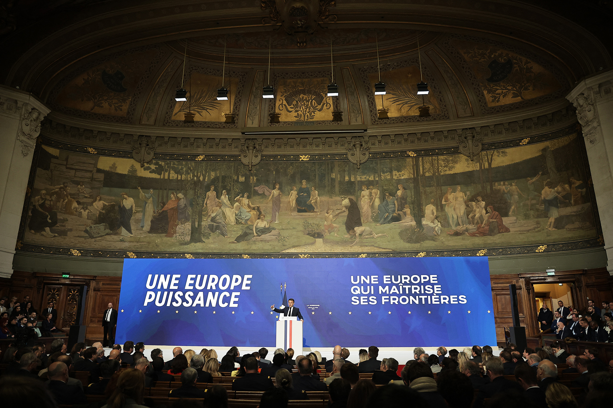 Frankreichs Präsident Macron bei der Rede an der Sorbonne