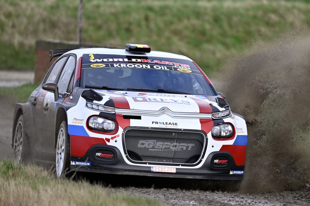 Die belgischen Rallye-Fahrer Niels Reynvoet und Kris D'alleine in ihrem Citroën C3, hier bei der Haspengouw-Rallye