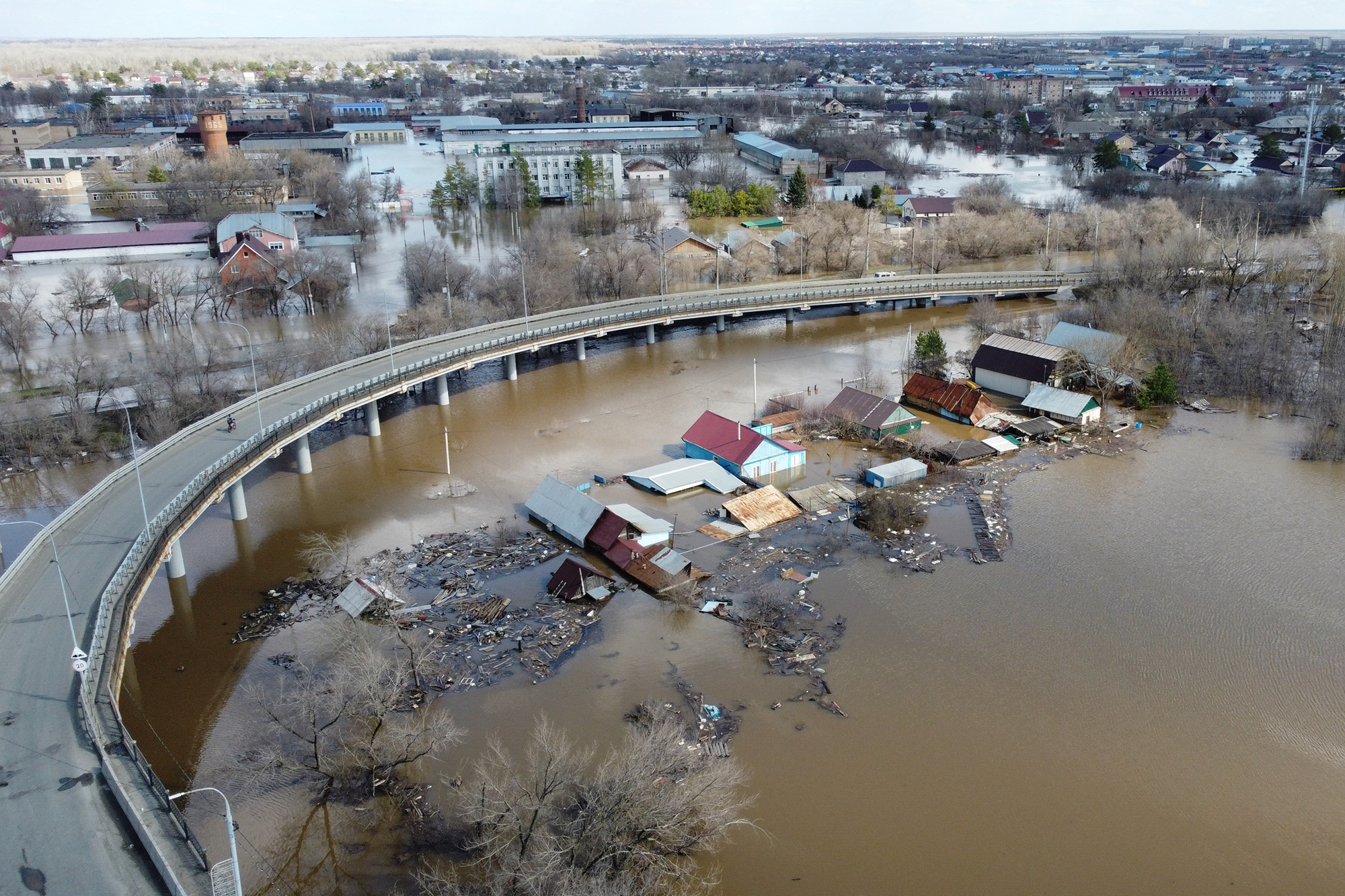 Luftaufnahme vom Überschwemmungsgebiet Orenburg
