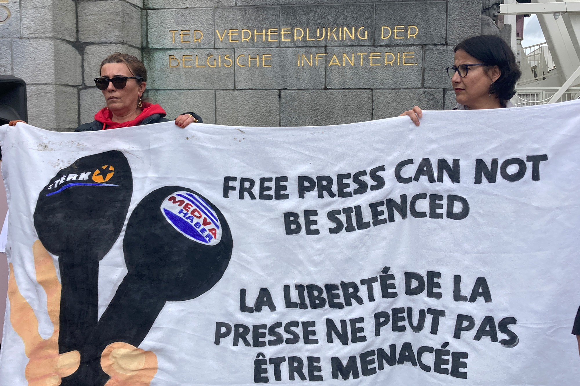Protest in Brüssel gegen Hausdurchsuchungen bei kurdischen Medien in Ostflandern