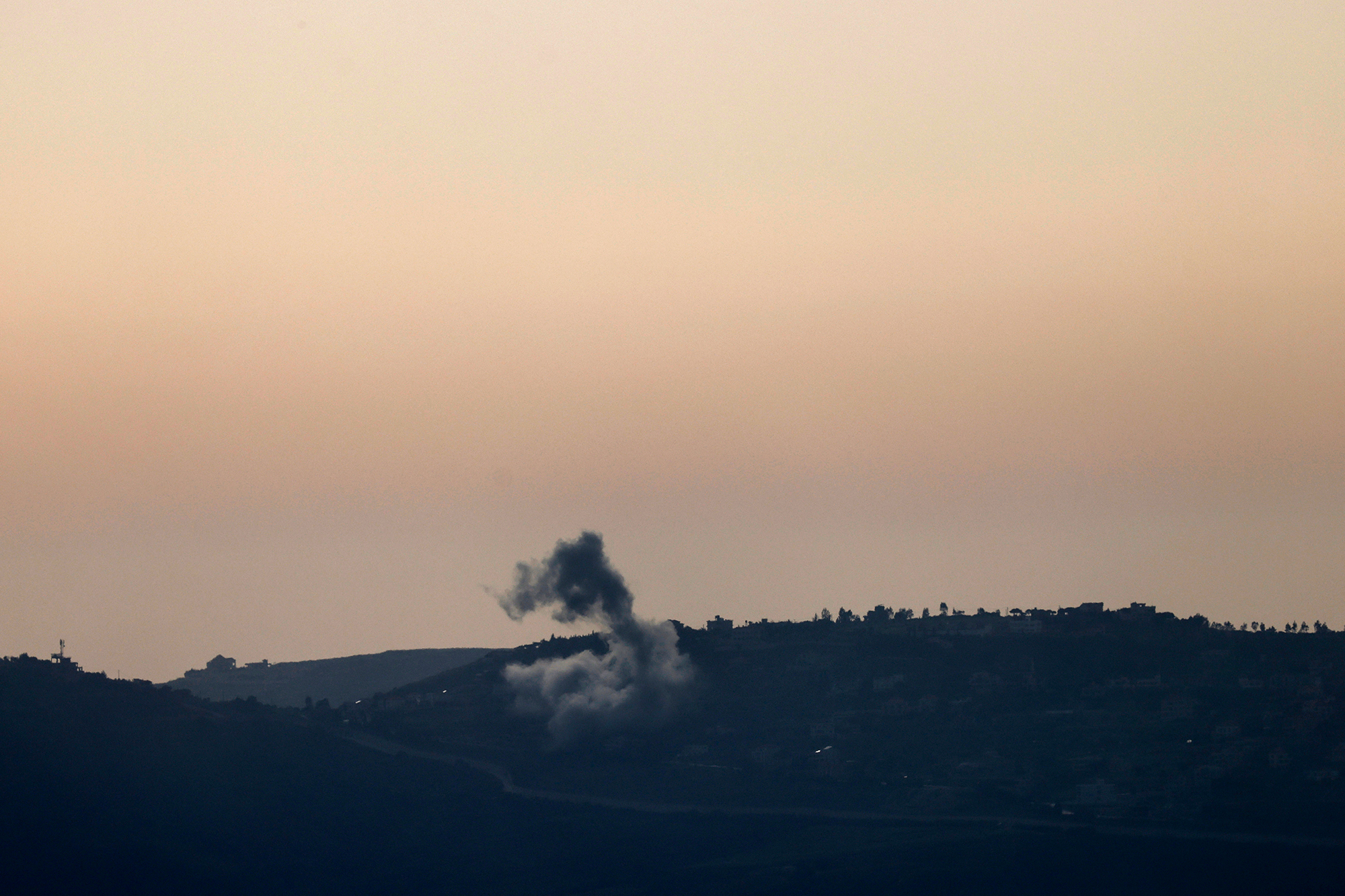 Rauch über dem Dorf Odaisseh in Süd-Libanon am Montag
