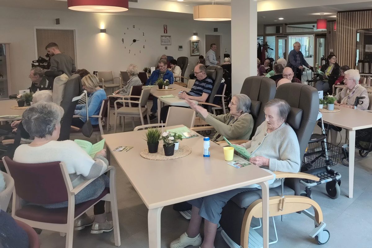 "Sing mit uns" in der Cafeteria des Wohn- und Pflegezentrums Leoni in Kelmis