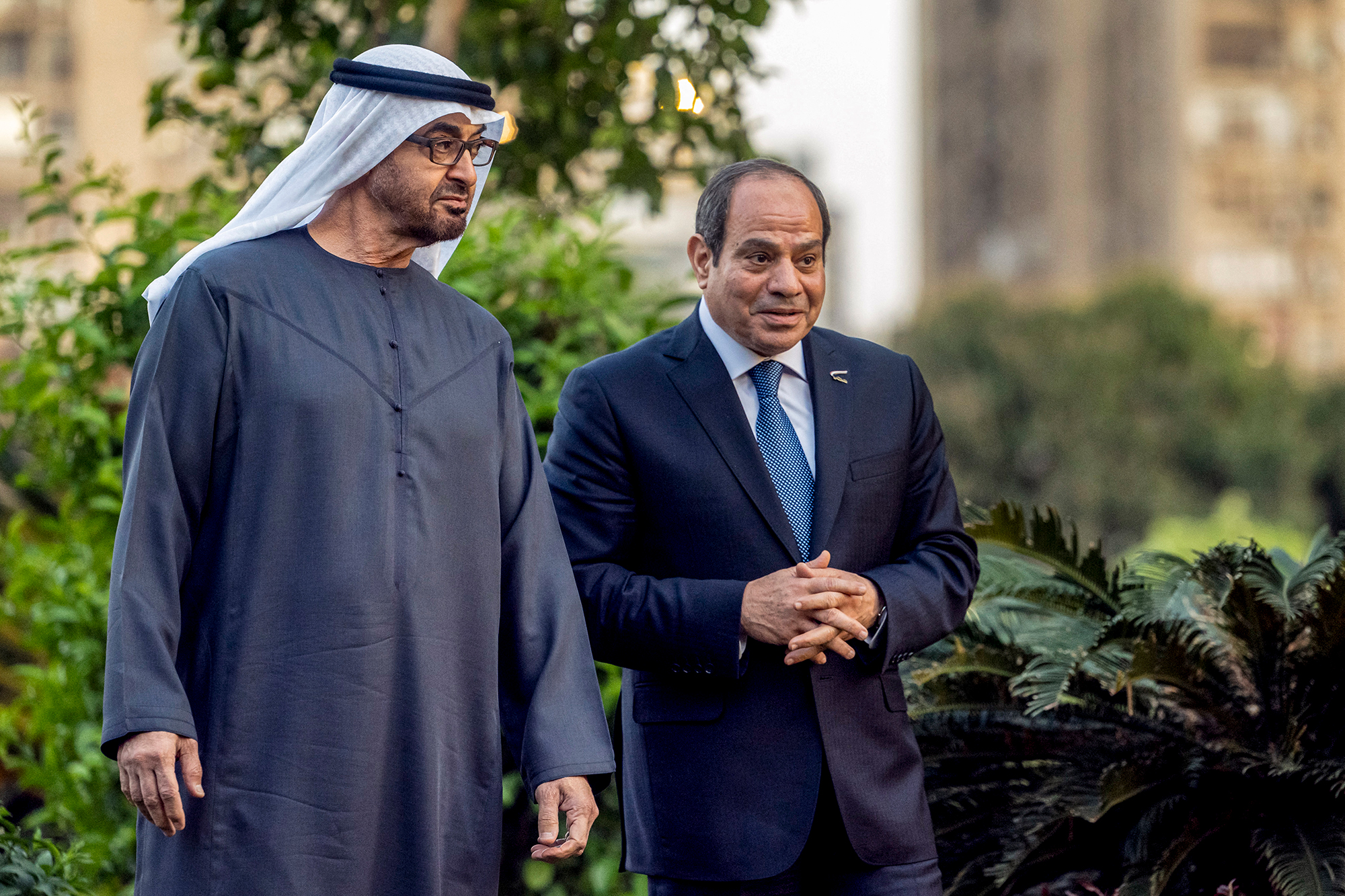 Ägyptens Präsident al-Sisi (r) mit VAE-Präsident al-Nahyan im März (Bild: Hamad al-Kaabi/UAE Presidential Court/AFP)