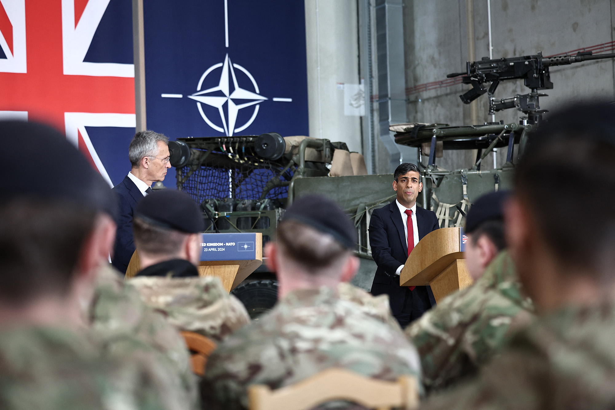 Großbritanniens Premierminister Rishi Sunak und Nato-Generalsekretär Jens Stoltenberg am Dienstag in Polen