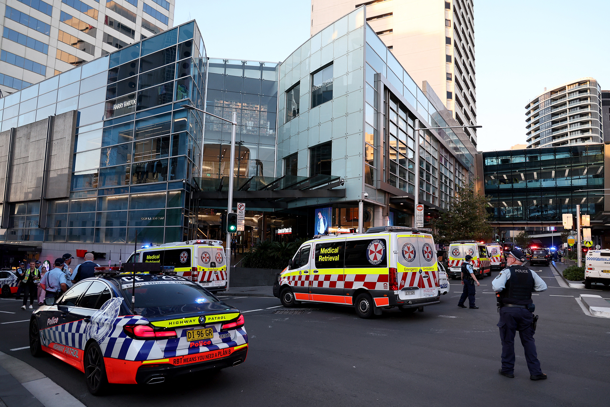 Nach Messerangriff: Polizei riegelt das Einkaufszentrum in Sydney ab