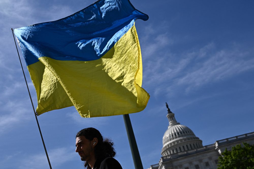 Ukraine-Flagge vor dem US-Kapitol in Washington