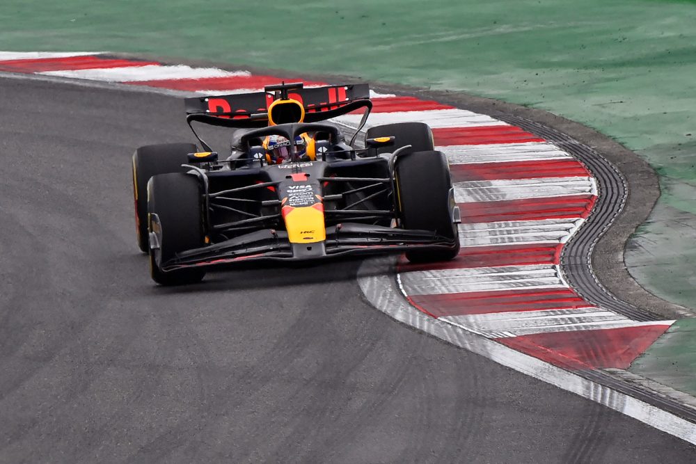 Max Verstappen gewinnt das Sprintrennen in Shanghai (Bild: Pedro Pardo/AFP)