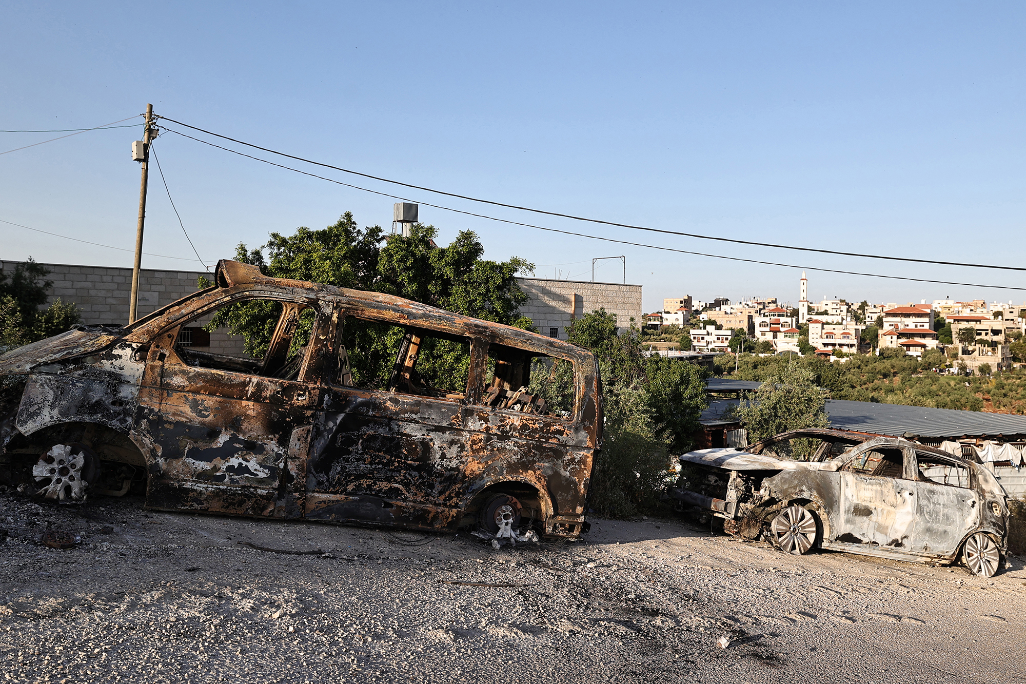 Zerstörte Autos im Westjordanland