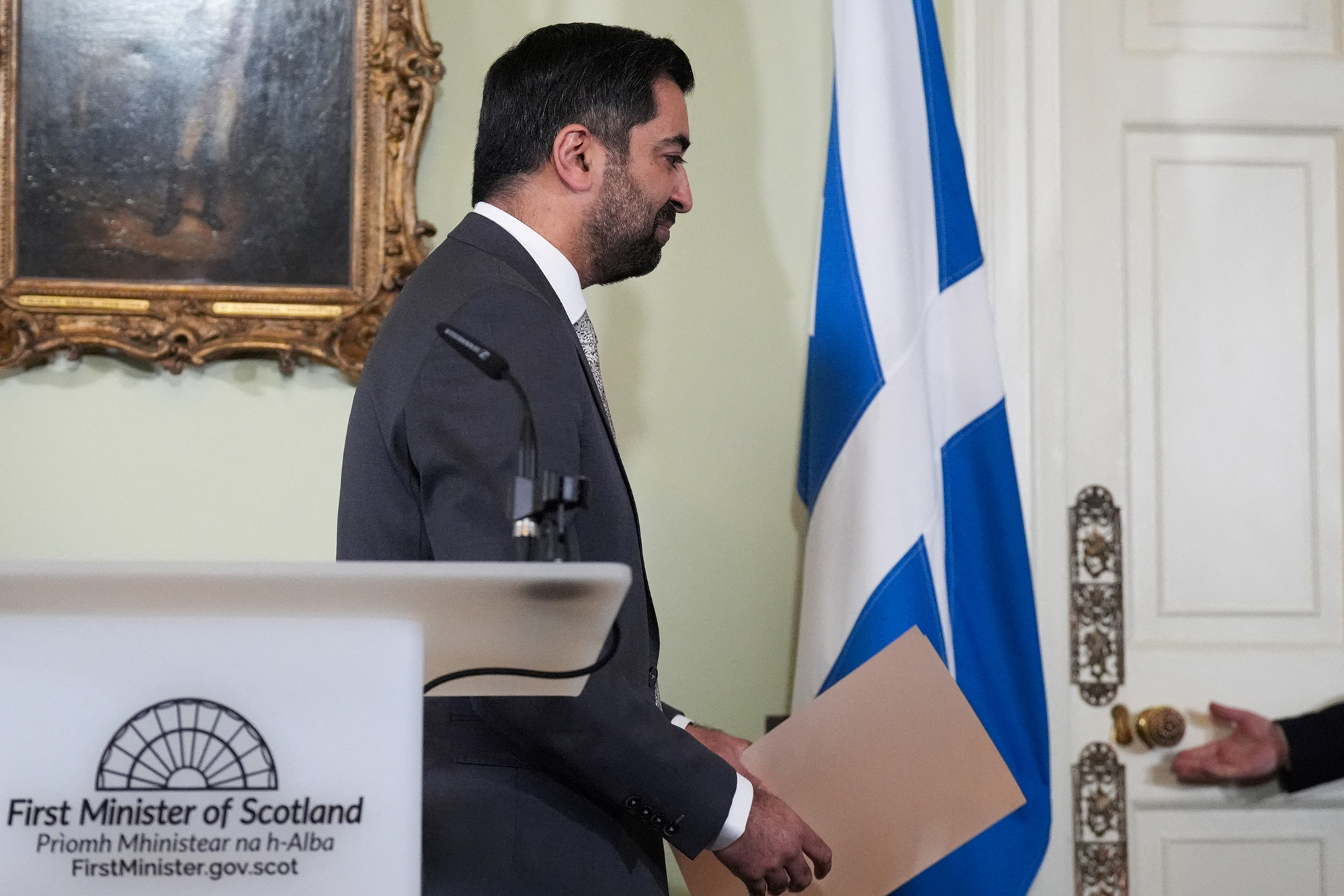 Der schottische Premierminister Humza Yousaf nach der Ankündigung seines Rücktritts