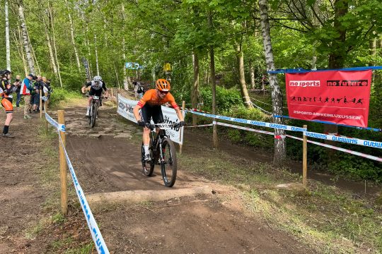Arne Janssens fährt beim Mountainbike-Rennen in Eupen auf Platz zwei
