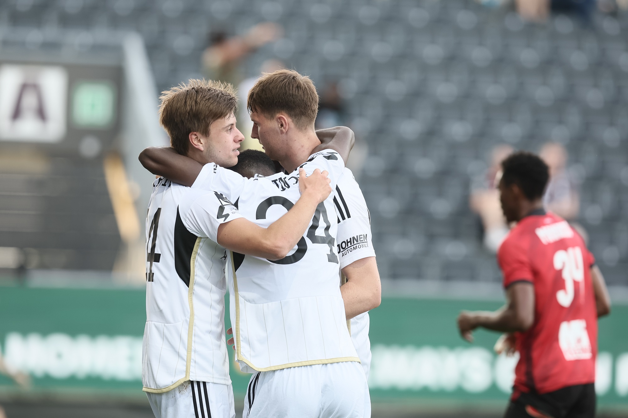 Die AS Eupen fand mit dem Heimsieg immerhin einen versöhnlichen Abschluss - RWDM konnte den letzten Strohhalm nicht greifen (Bild: Bruno Fahy/Belga)