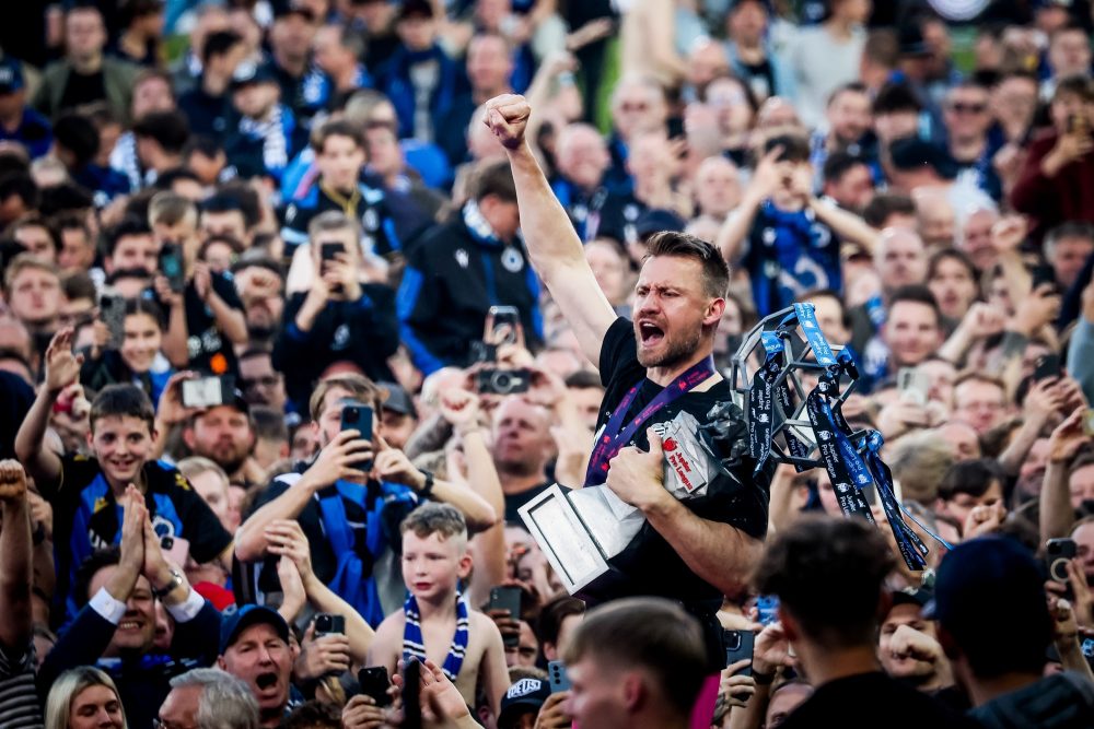 Club's goalkeeper Simon Mignolet celebrates after winning a soccer match between Club Brugge KV and Cercle Brugge, Sunday 26 May 2024 in Brugge, on the last day (10 out of 10) of the Champions' Play-offs of the 2023-2024 'Jupiler Pro League' first division of the Belgian championship. On the final day of the Belgian competition three teams still can become champions with Club Brugge as favorite. BELGA PHOTO BRUNO FAHY