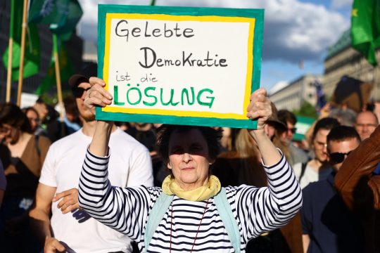Demonstration gegen Extremrechts und die Angriffe auf Politiker in Berlin am Sonntag