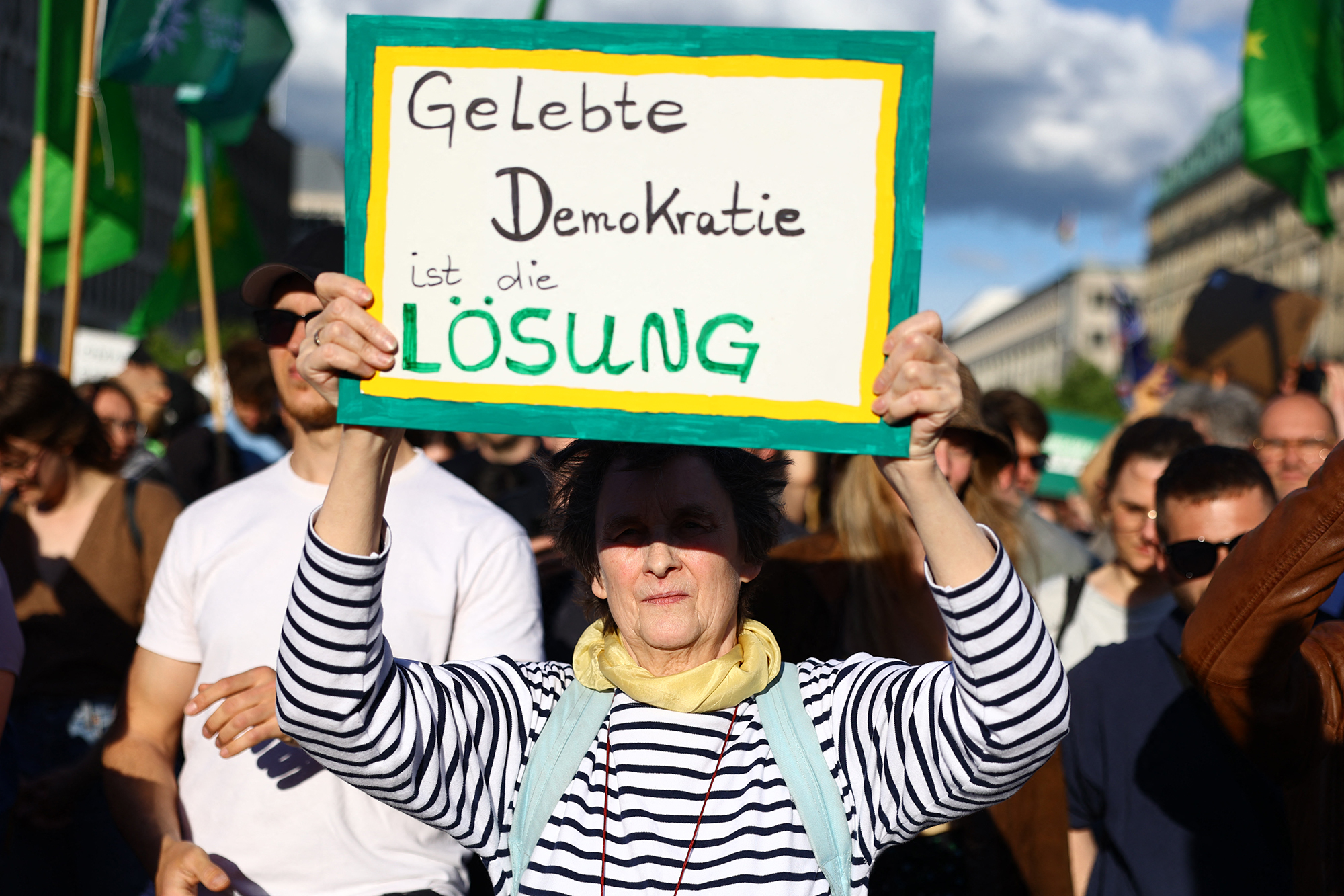 Demonstration gegen Extremrechts und die Angriffe auf Politiker in Berlin am Sonntag