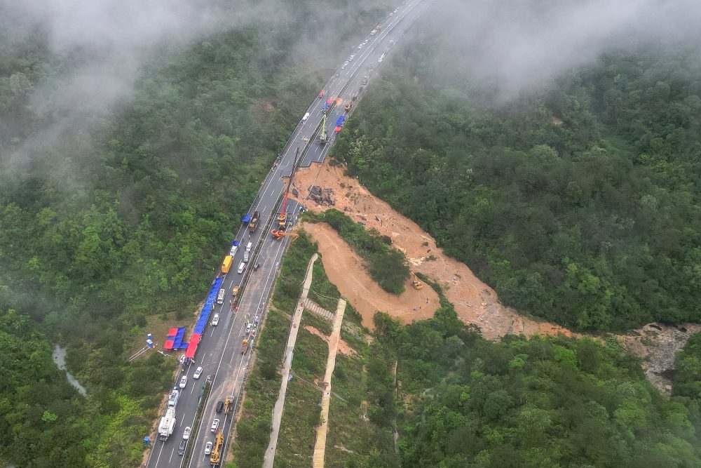 Autobahn in China weggerutscht