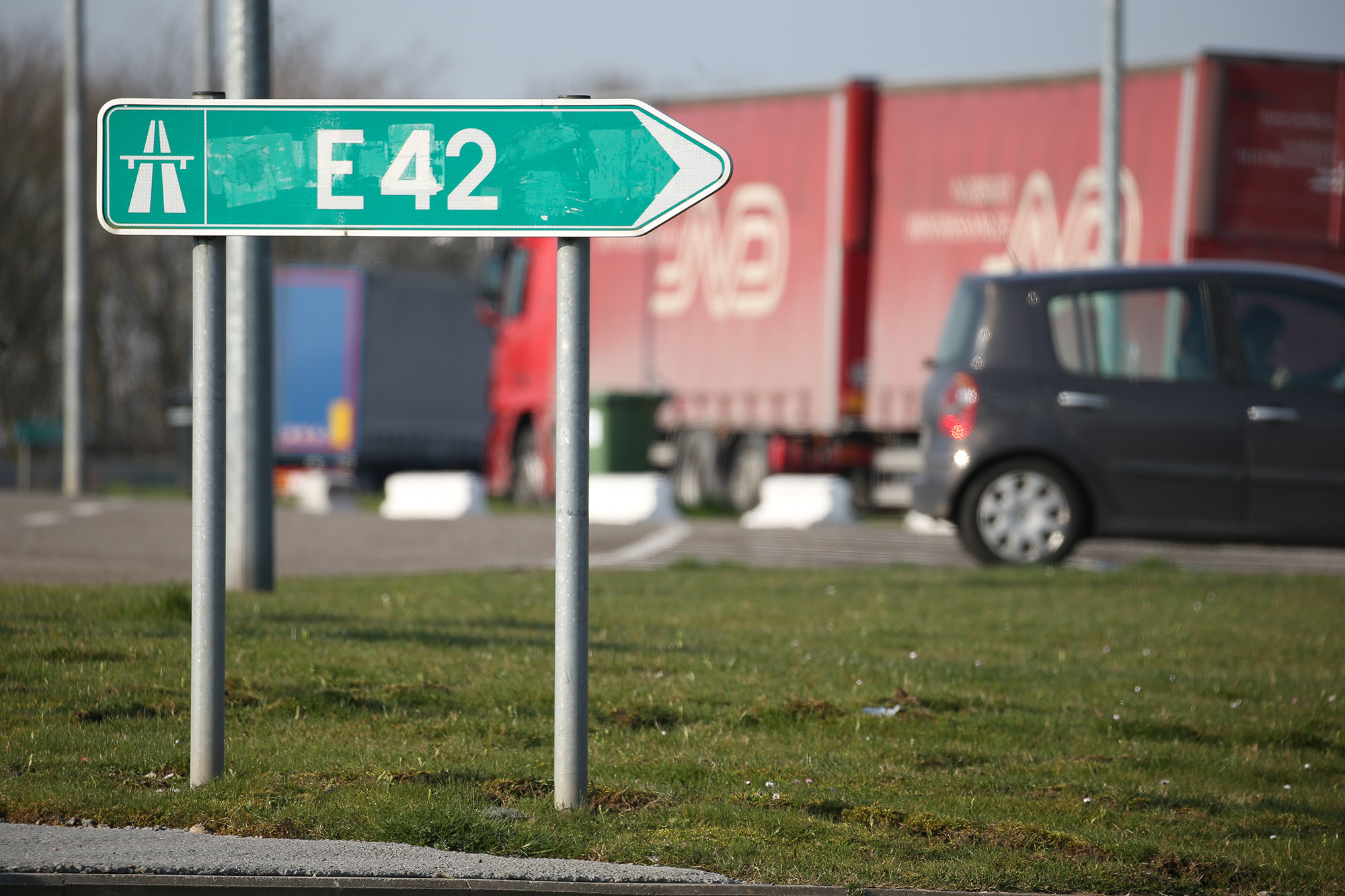 Schild der Autobahn E42