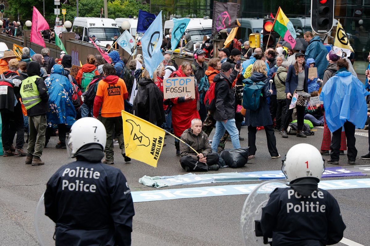 Extinction-Rebellion-Aktivisten blockieren den Verkehr auf der Rue Belliard in Brüssel