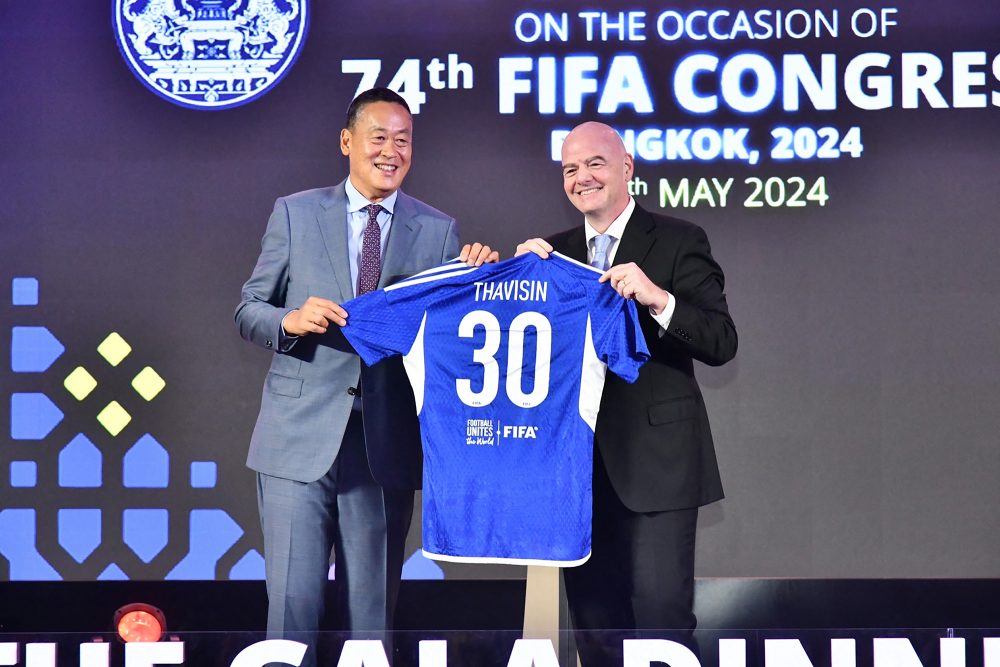 FIFA-Präsident Infantino und Thailands Premierminister Thavisin beim Galadinner im Vorfeld des FIFA-Kongresses in Bangkok