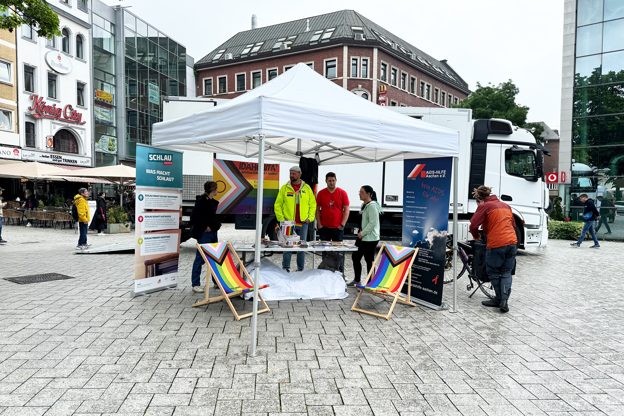 Idahobit-Stand in Aachen (Bild: Manuel Zimmermann/BRF)