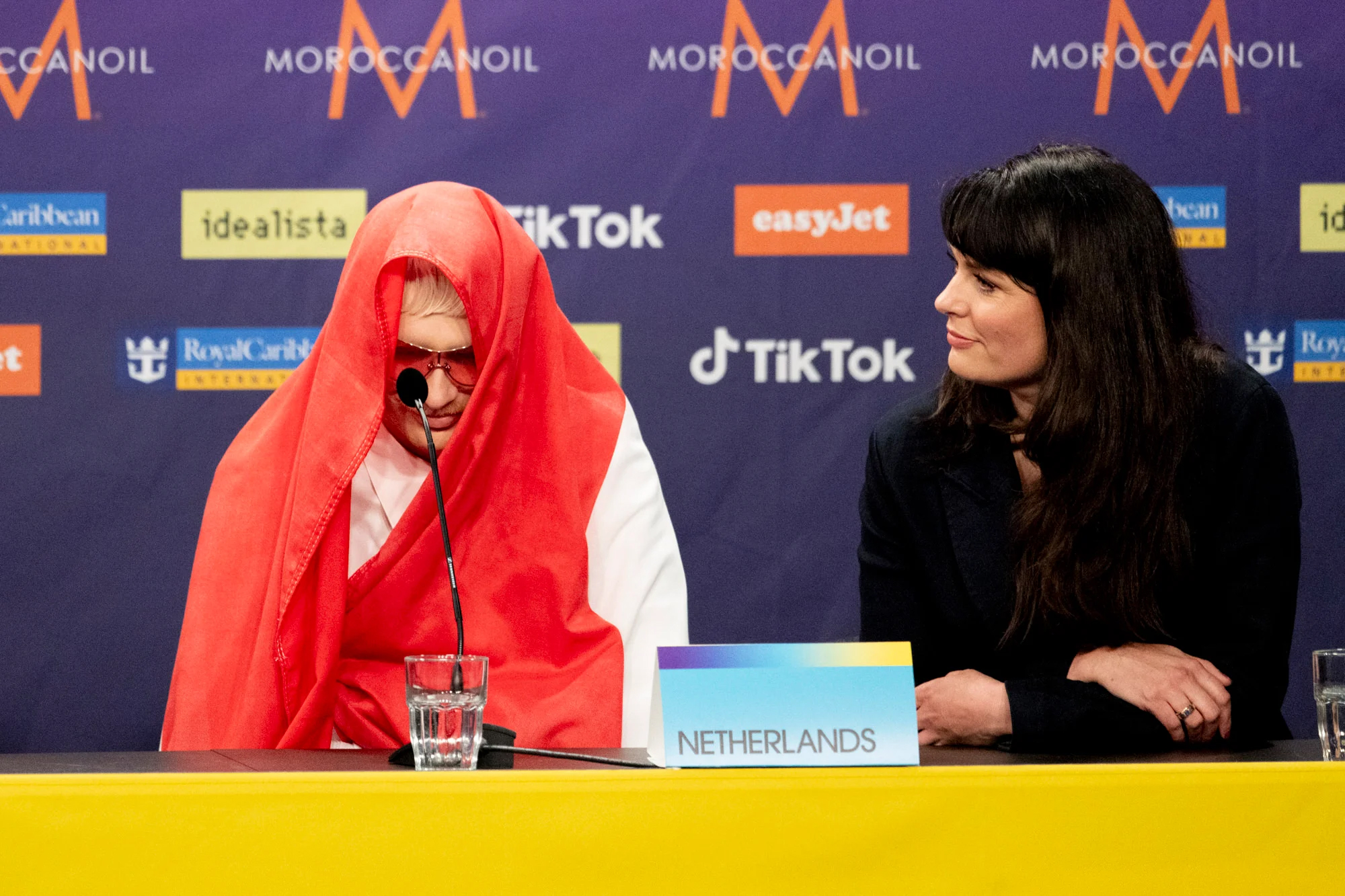 Joost Klein unter einer niederländischen Flagge