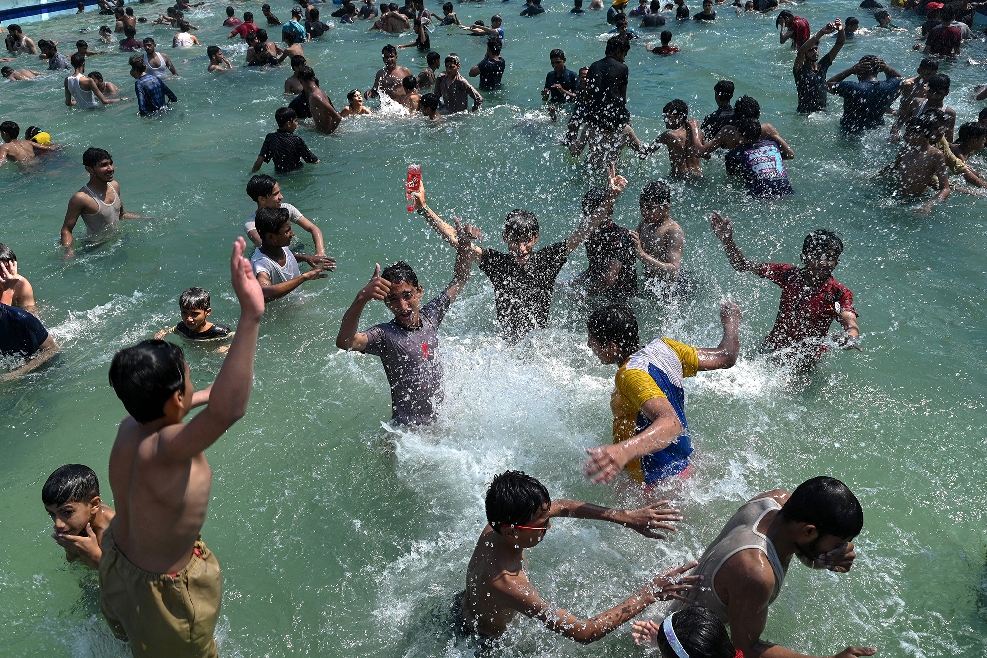 Abkühlung in Lahore am Sonntag