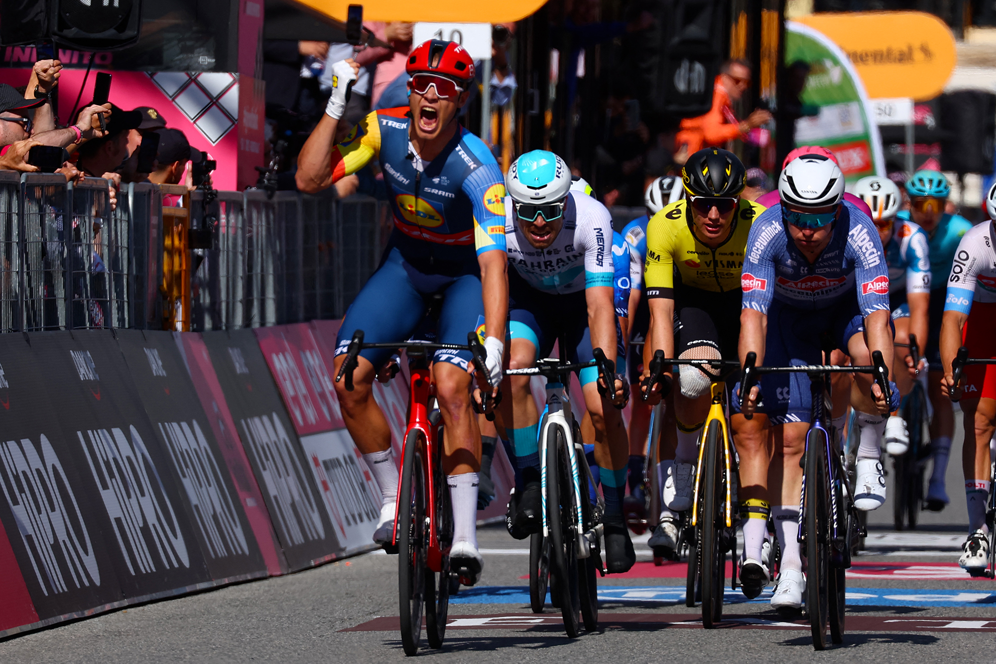Jonathan Milan gewinnt die vierte Etappe des Giro d'Italia