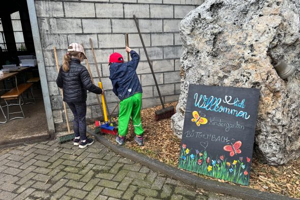 Auf dem pädagogischen Bauernhof "BioHeld" in Holzheim