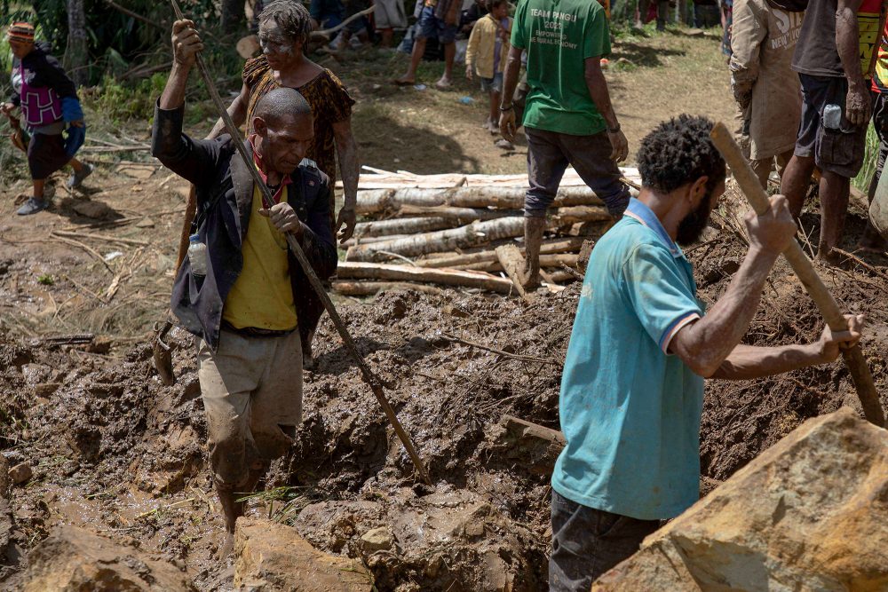 Bergungsarbeiten in Mulitaka, Papua-Neuguinea