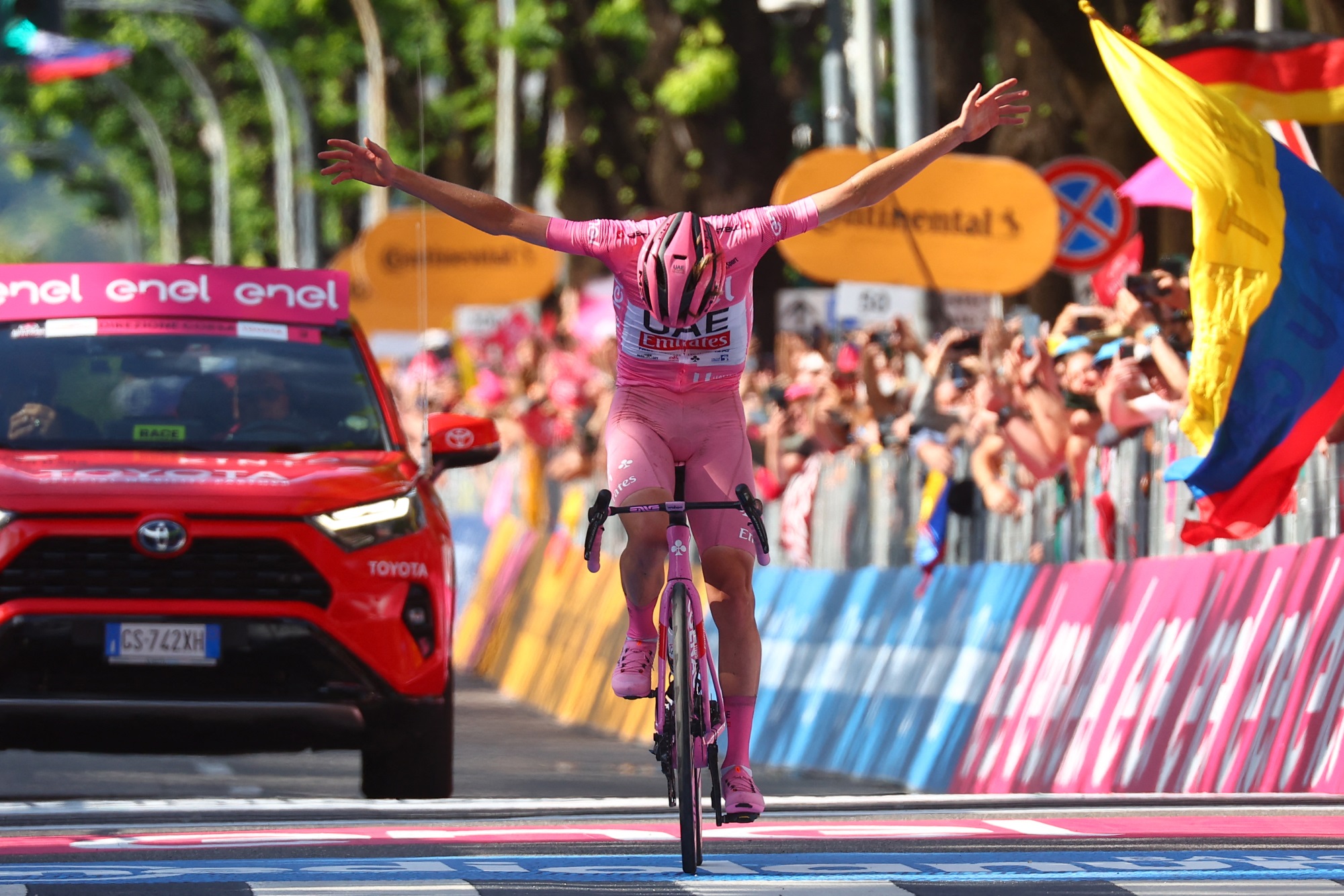 Tadej Pogacar gewinnt die 20. Giro-Etappe