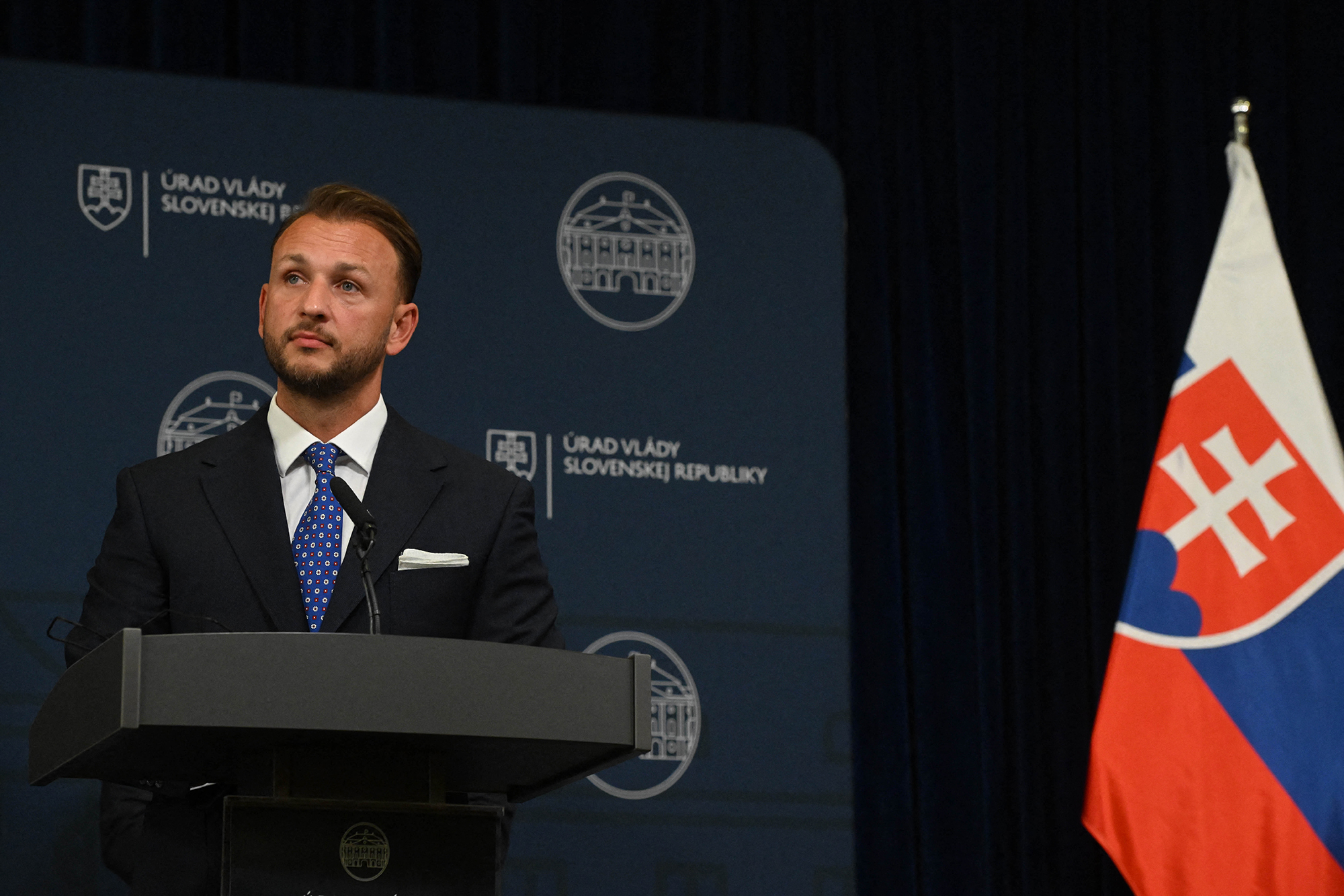 Der slowakische Innenminister Matúš Šutaj-Eštok bei einer Pressekonferenz in Bratislava