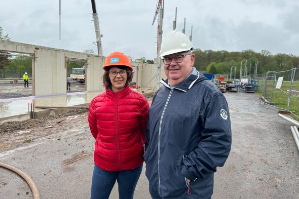 Sportschöffin Alexandra Barth-Vandenhirtz und Bauschöffe Michael Scholl