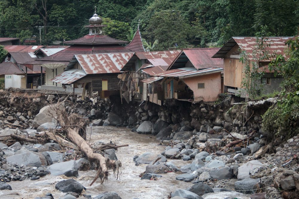 Zerstörte Häuser in Tanah Datar im Westen von Sumatra