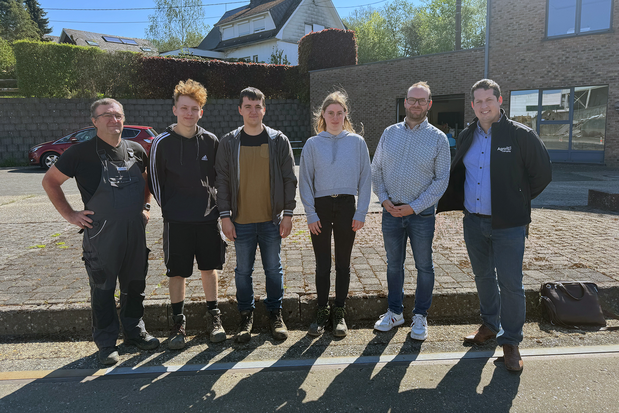 Pierrot Genten, Yannick Ortmann, Gary Jost, Iris Willems, Gerd Brüls und Stijn Deputter von AgroCampus (vlnr)