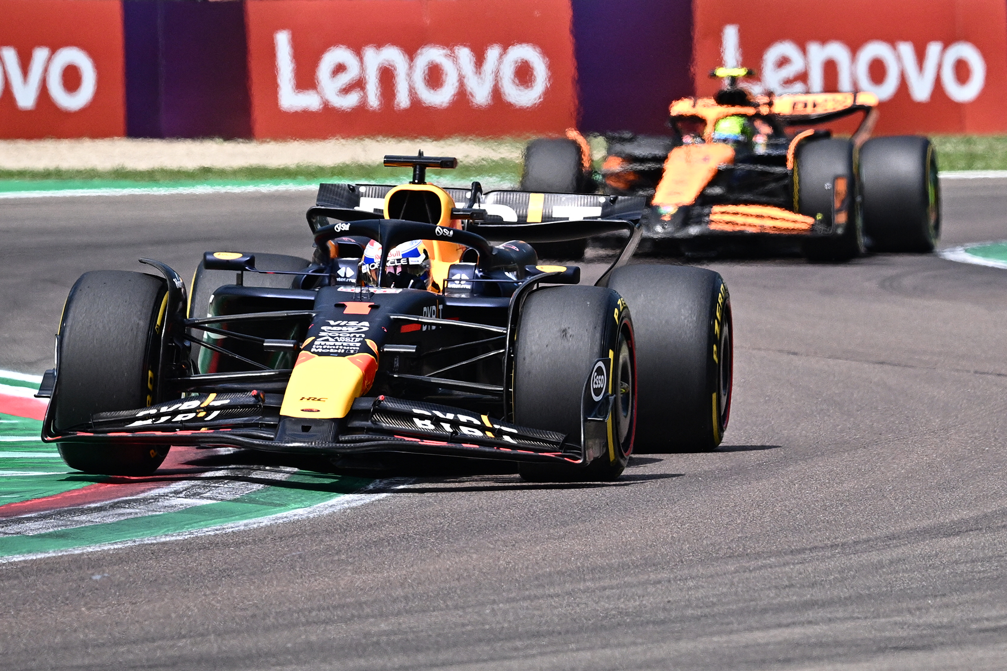 Max Verstappen und Lando Norris beim Formel-1-Rennen in Imola