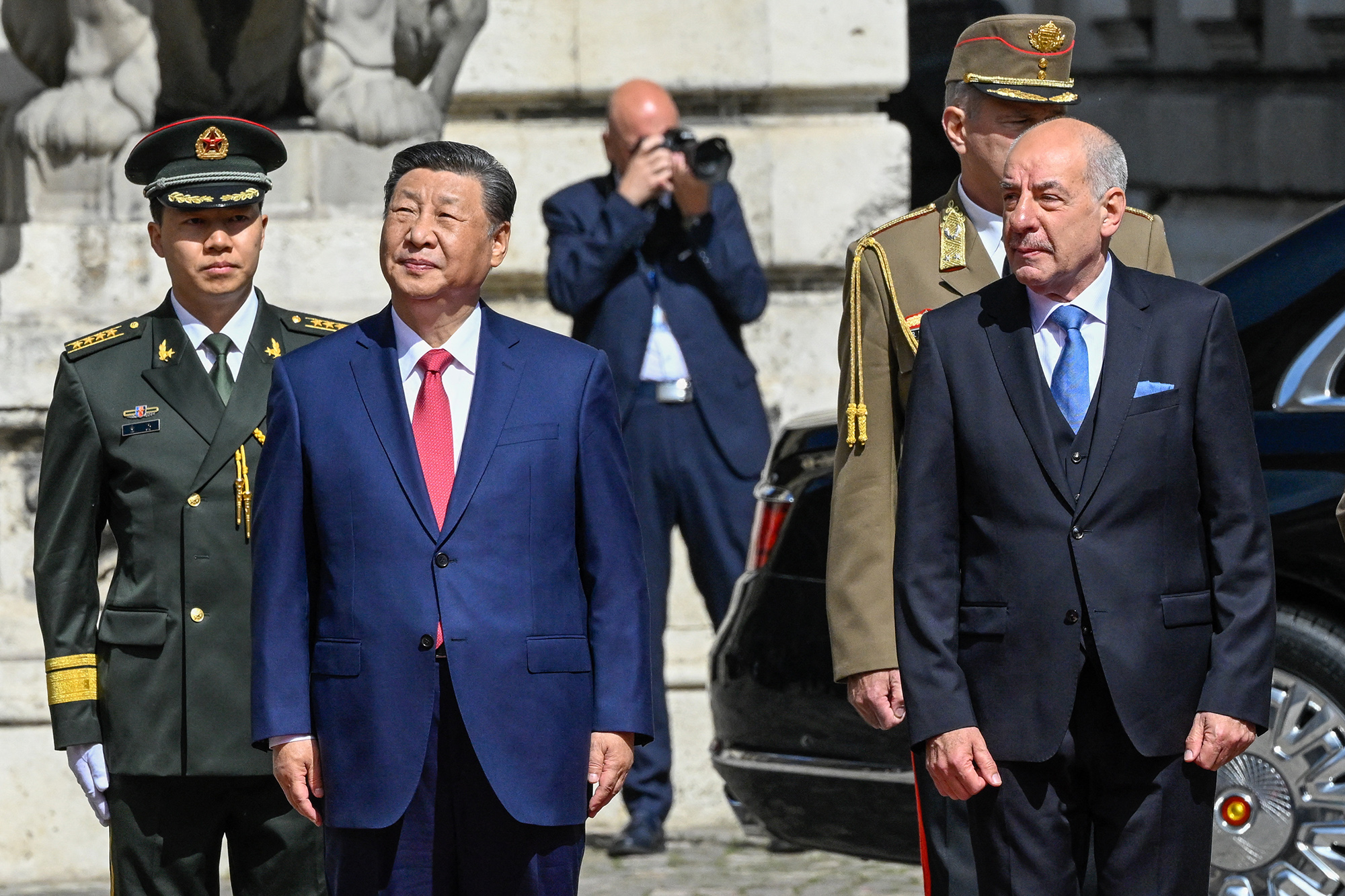 Der chinesische Präsident Xi Jinping mit seinem ungarischen Amtskollegen Tamas Sulyok in Budapest