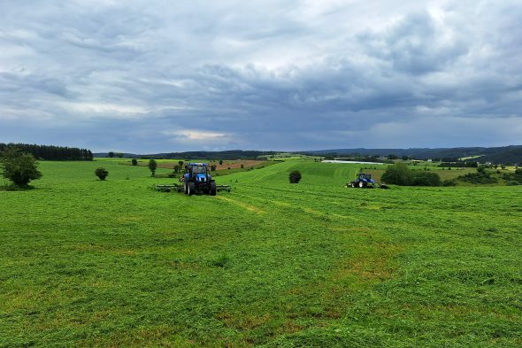 Landwirt Andy Gerretz bei der Arbeit auf dem Feld