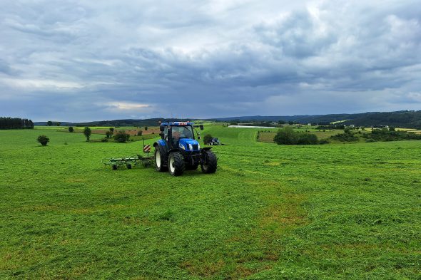 Landwirt Andy Gerretz bei der Arbeit auf dem Feld