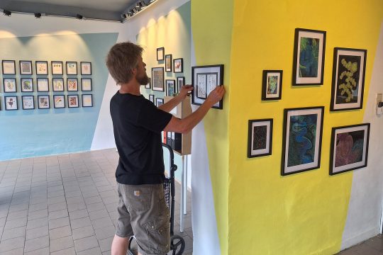 Werke aus der Ausstellung "Raus aus der Bredouille" im Kuckuck St. Vith