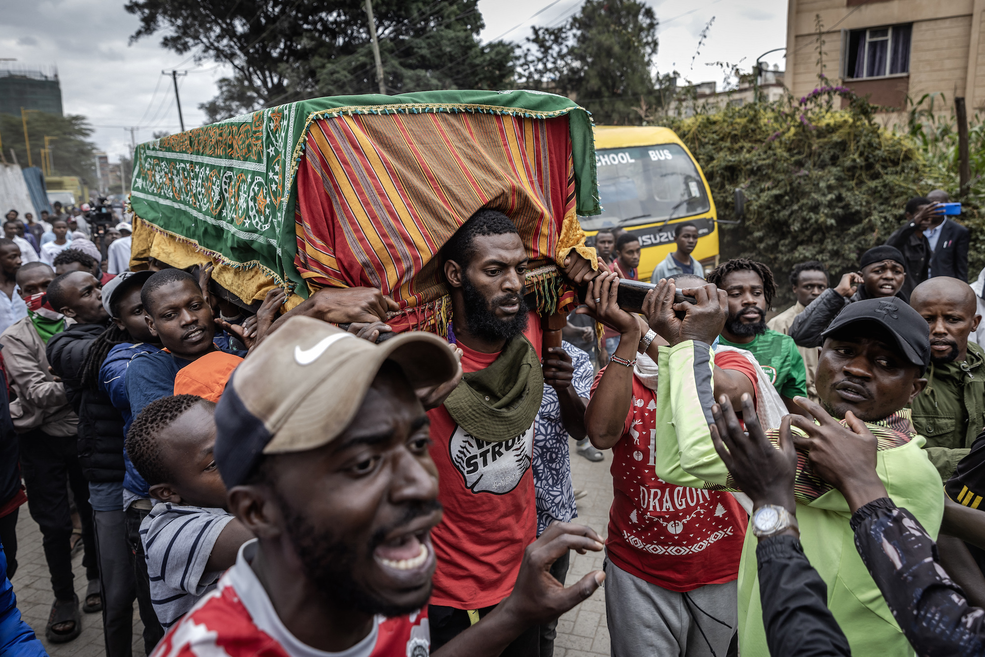 Hunderte Menschen nahmen an der Trauerfeier für Ibrahim Kamau teil: Einer der Demonstranten, die in Kenia während der landesweiten Proteste gegen ein umstrittenes, inzwischen zurückgezogenes Steuergesetz getötet wurden