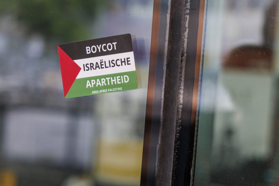 Aufkleber bekundet Solidarität mit palästinensischen Zivilisten