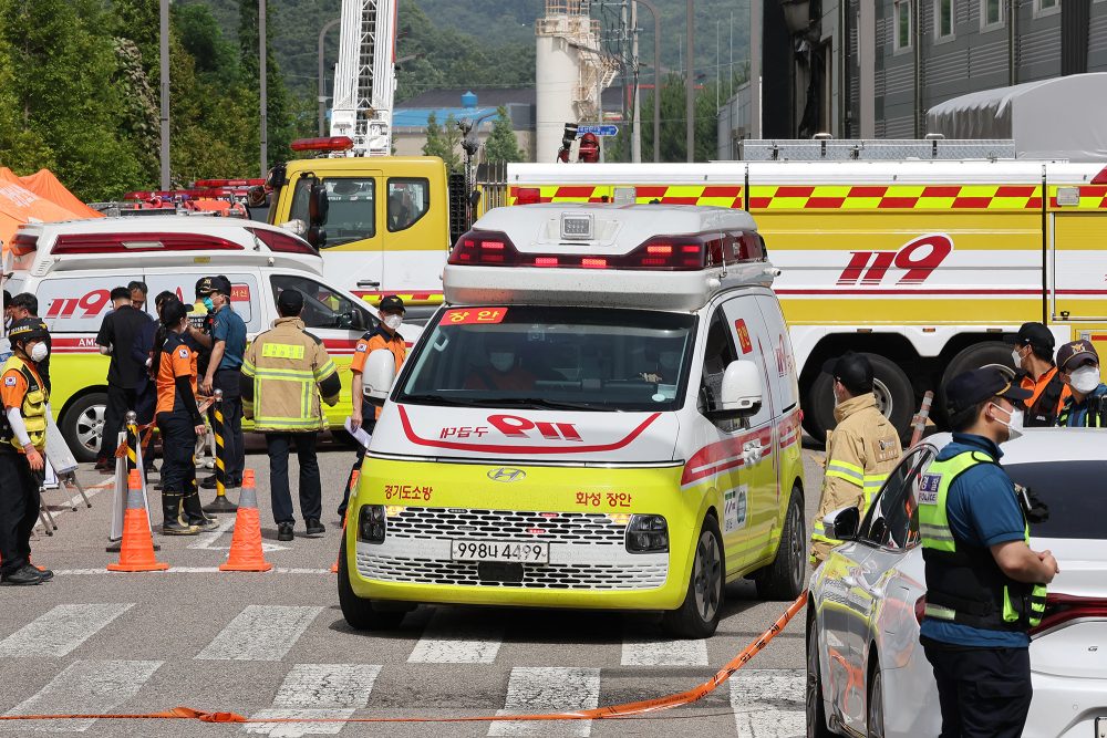 Rettungskräfte bergen Todesopfer und Verletzte nach Fabrikbrand in Südkorea