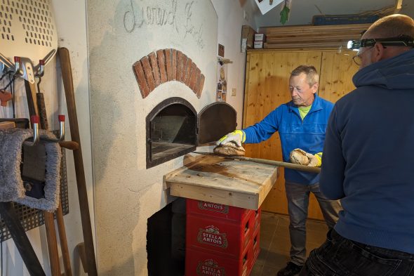 Brot backen im "Lierisch Backes" in Mürringen