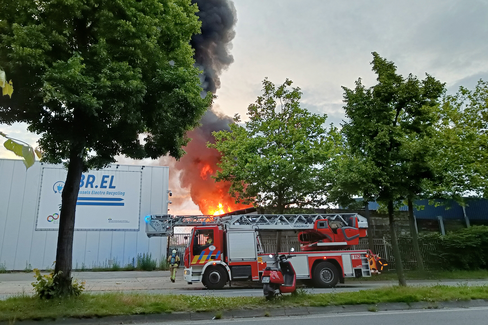 Großbrand in Brüsseler Recyclinganlage