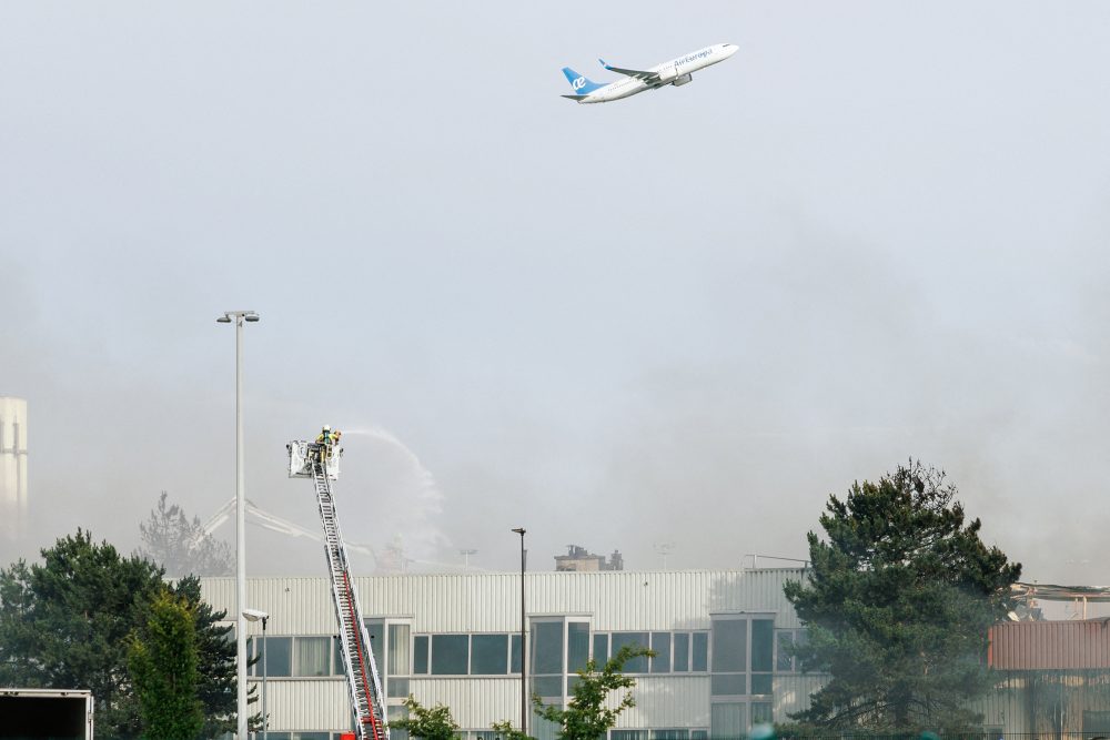 Löscharbeiten am Brussels Airport am Donnerstag